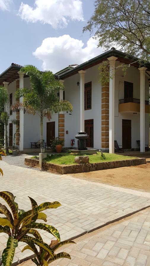 Lokuge Grand Resort カタラガマ エクステリア 写真
